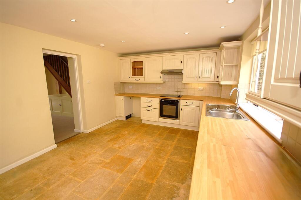 2 Slaughter FC - Kitchen .JPG