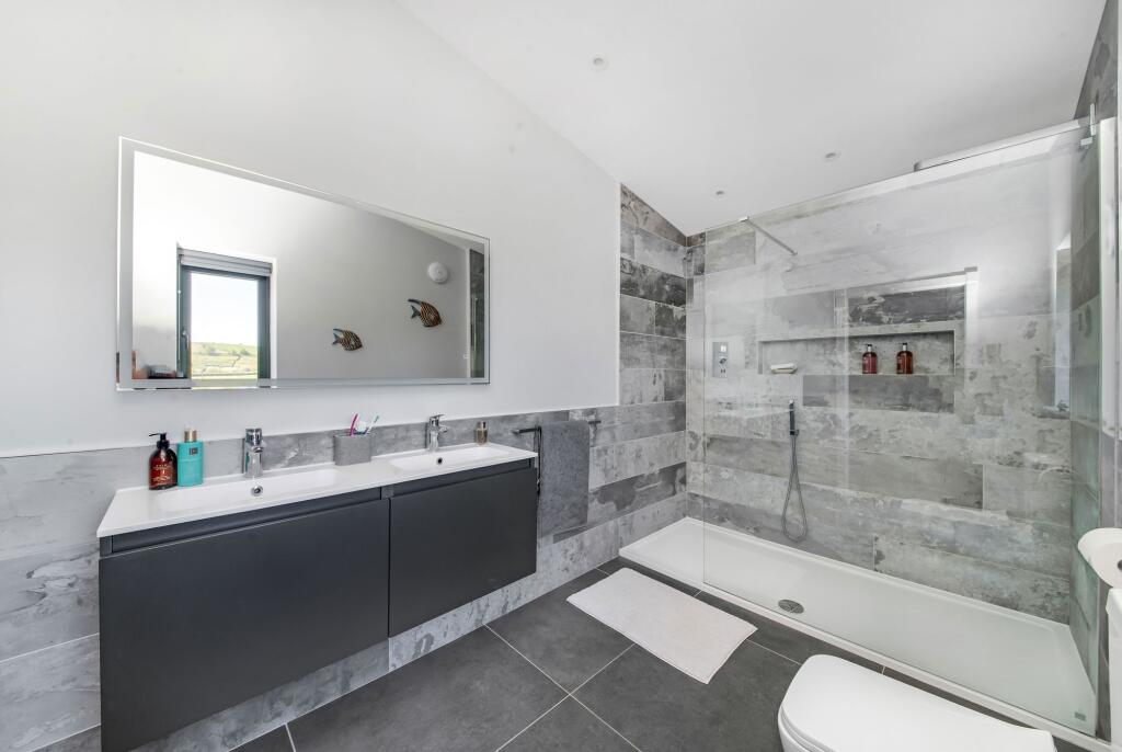 BEDROOM ONE ENSUITE