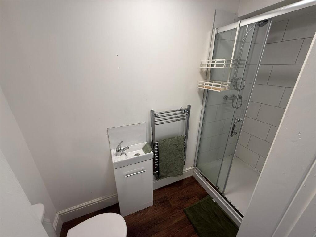 rm 6 21 bathroom.jpeg