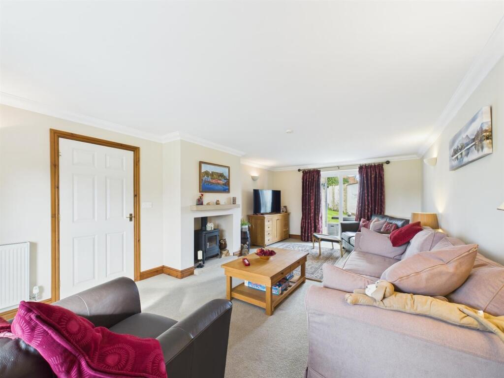 Living Room 1.jpg