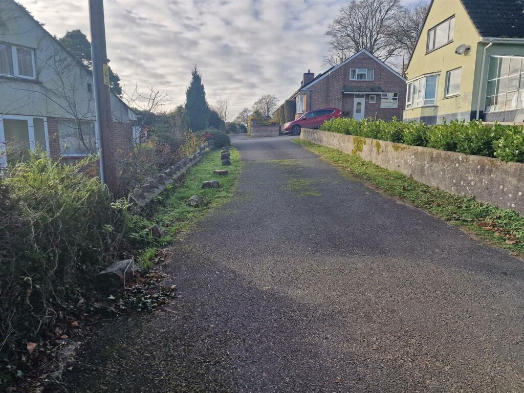 Approach road.jpg