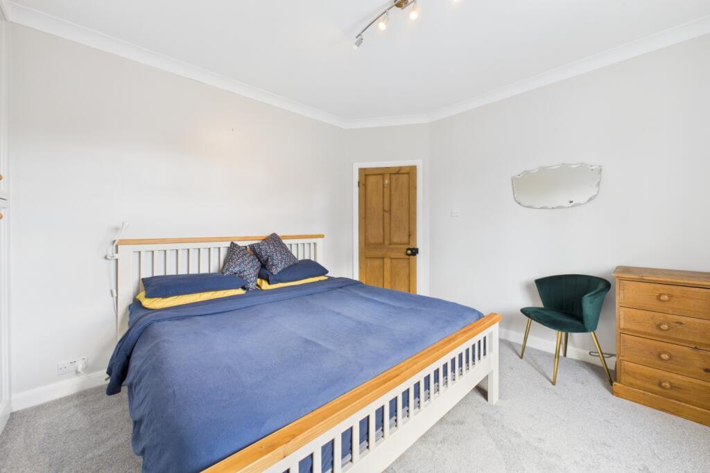 CAM03162G0-PR0344-STILL019