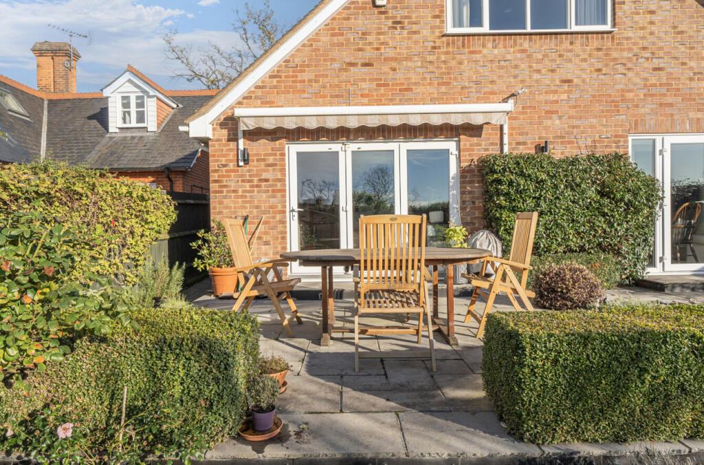 1381890-5-691f090...