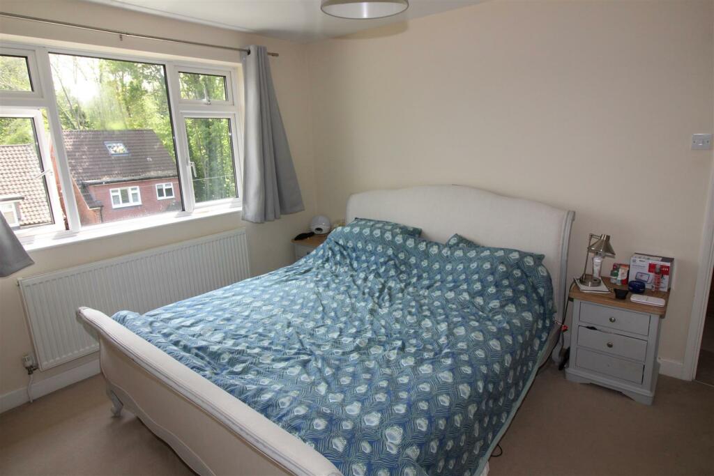 56 Robyns Way - Bed 1.JPG