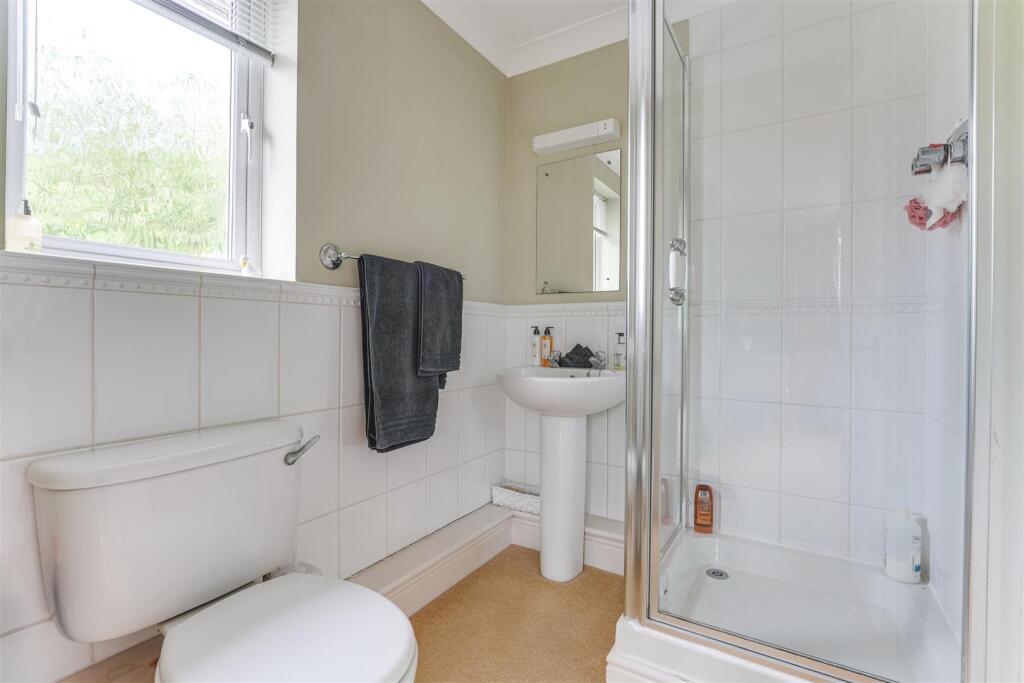 Ensuite 2.jpg