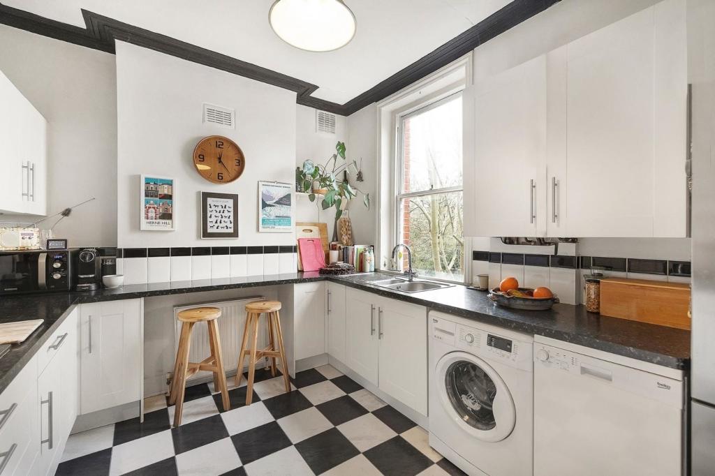 Kitchen (1).jpg