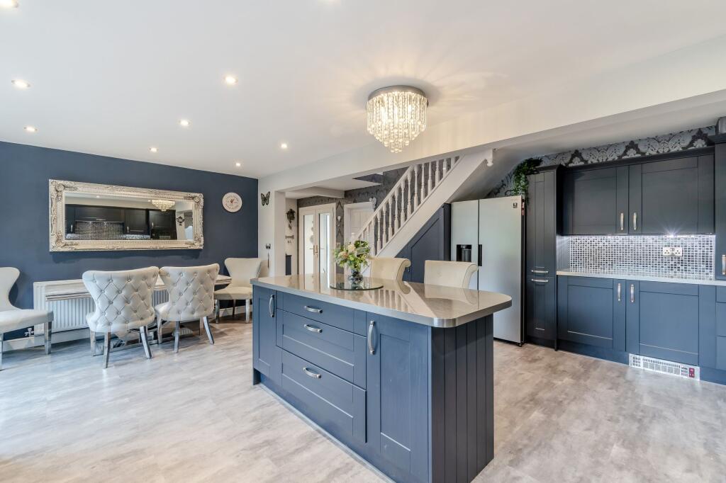 Kitchen/ dining room