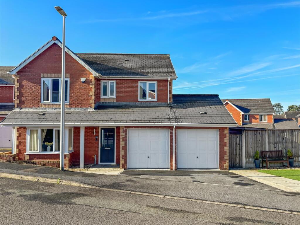 Clos Emily, Cross Hands, Llanelli