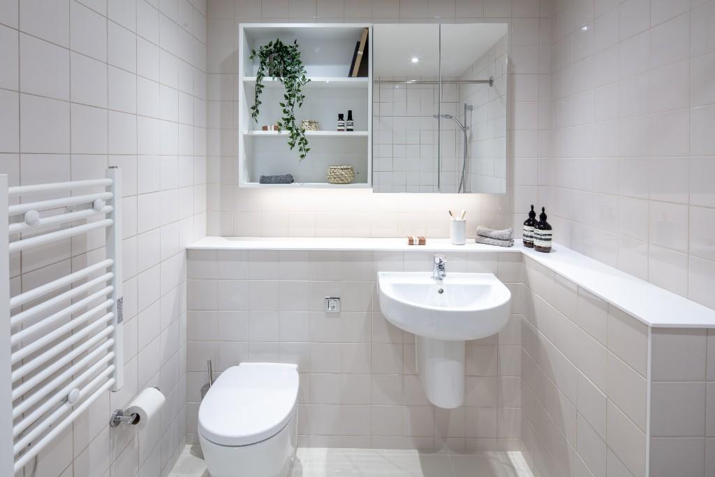 Ensuite bathroomhttp