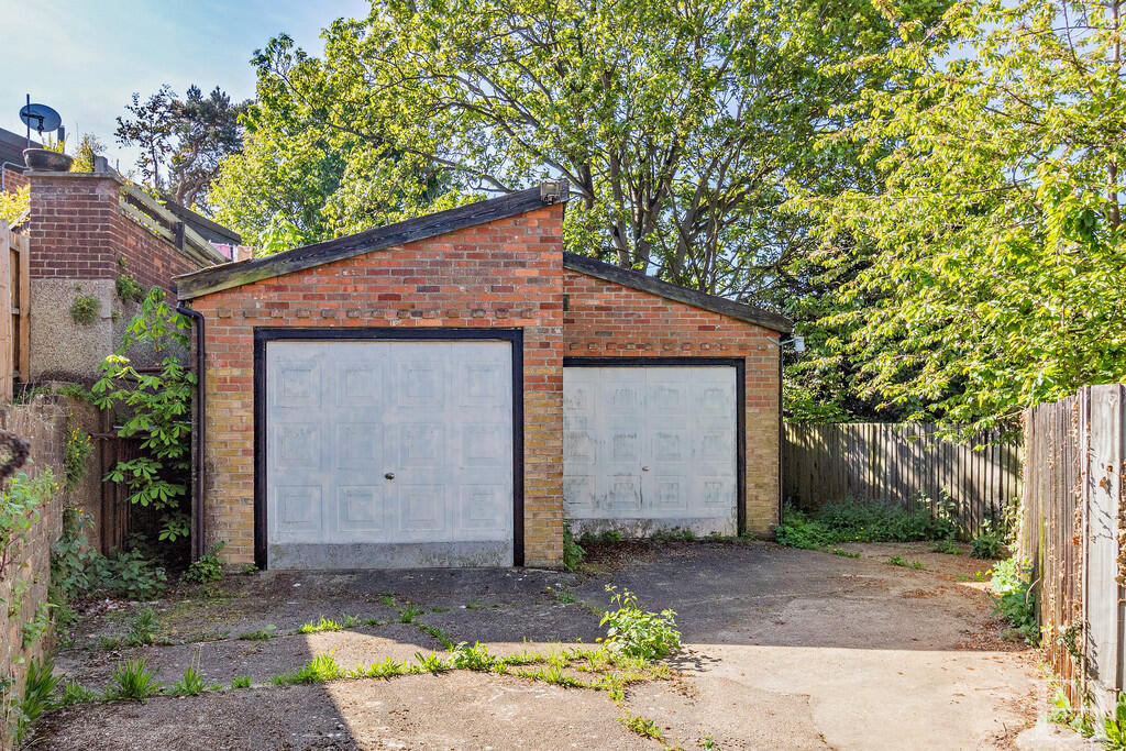 8646346-exteriorW...