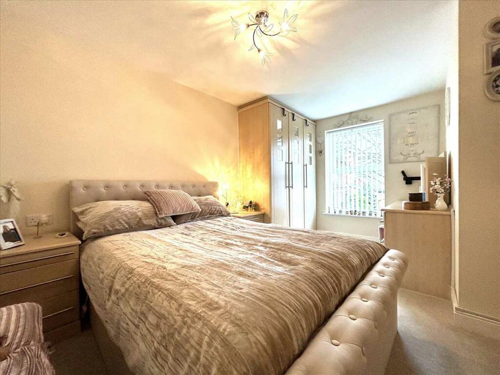 DOUBLE BEDROOM