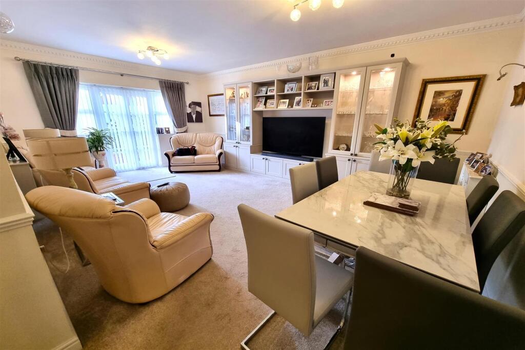 RECEPTION ROOM: PIC. 2