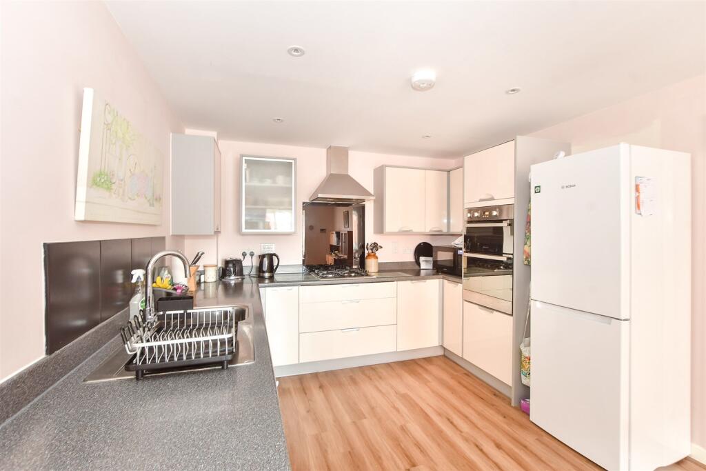 Kitchen/ Dining Room