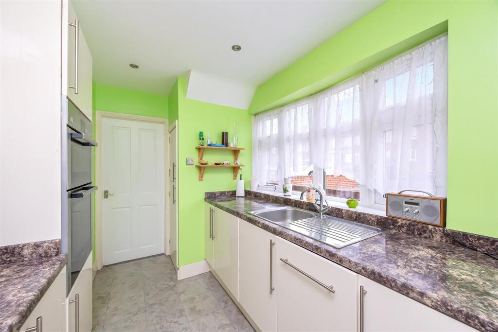 Hangleton Way 276 KITCHEN 2.jpeg