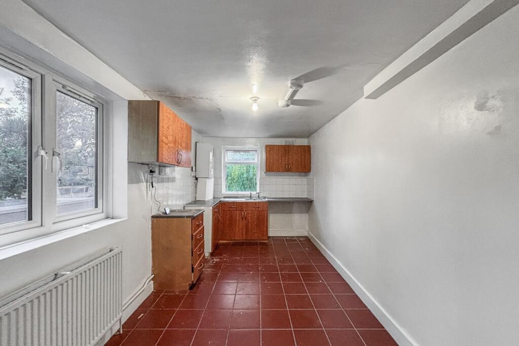 4B Askew Road, London W12 9BH