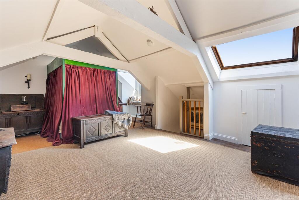 A23 - 52 Milton Street Brixham - 250411.jpg