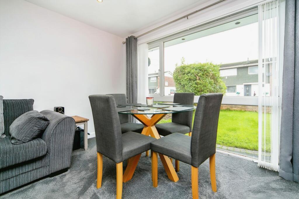 Lounge/Dining Room