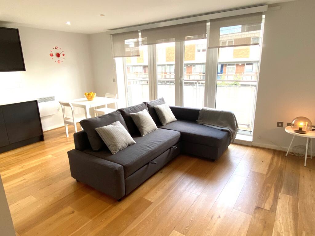 12Sh Main shot living room