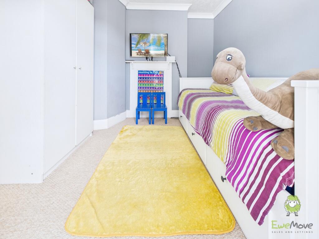 CAM01543G0-PR0157-STILL029