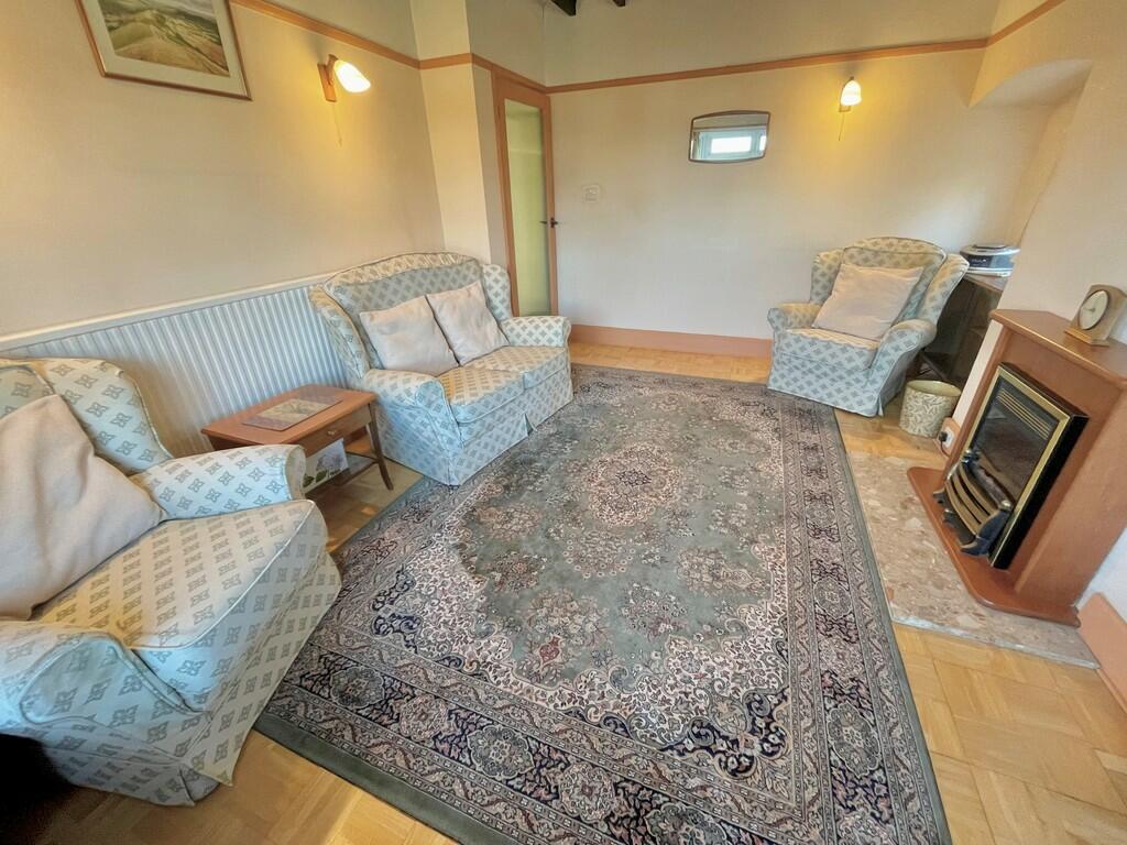 29 Knightscroft A...