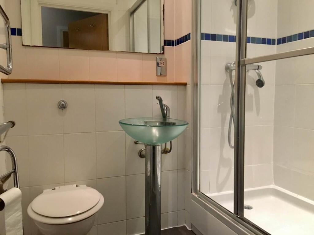 Main Bathroom.jpg