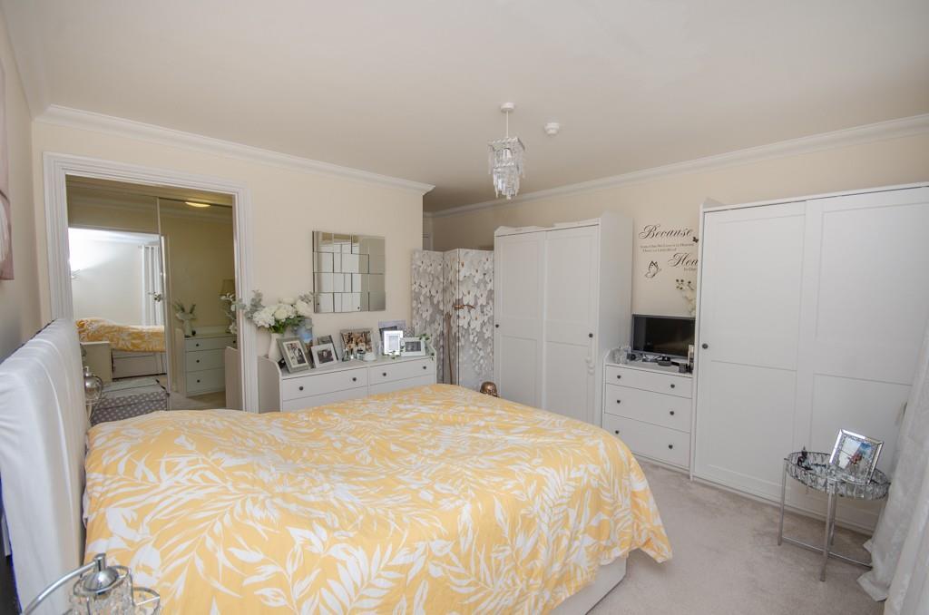 Bedroom 1 pic 2.jpg