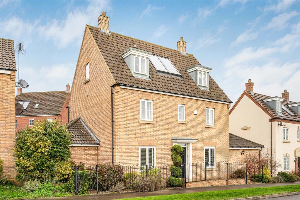 105 Farnborough Drive