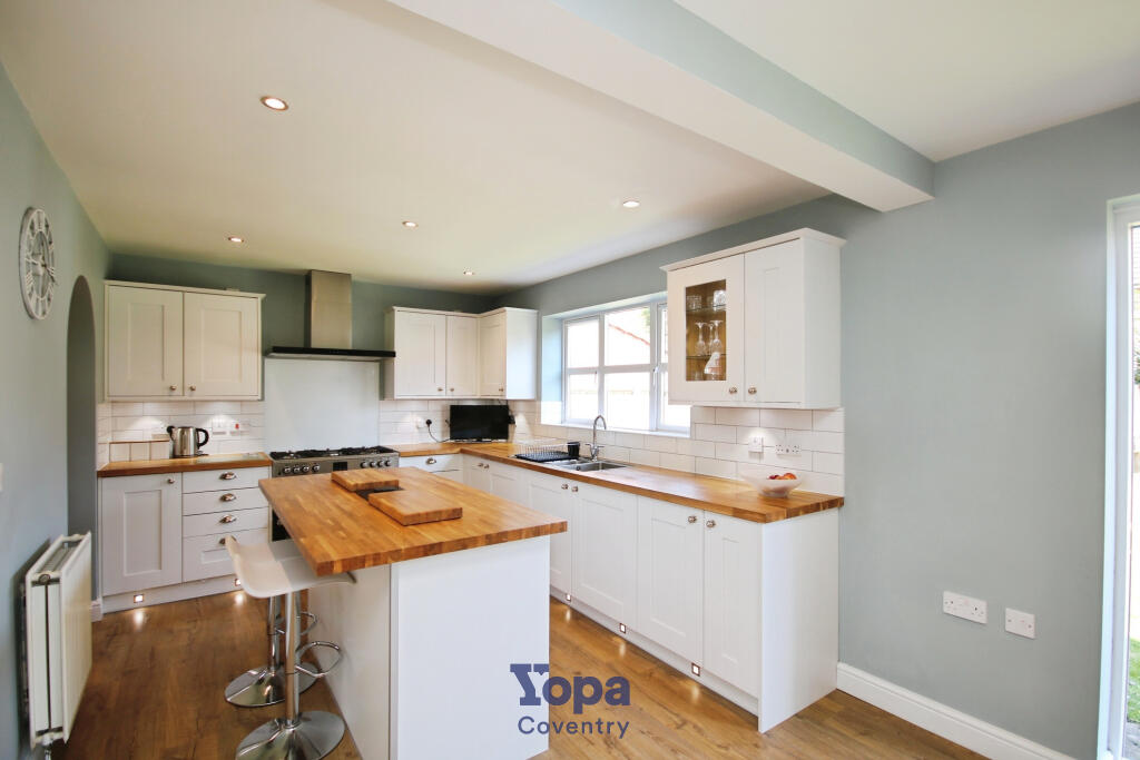 E5326413-Kitchen 204.JPG