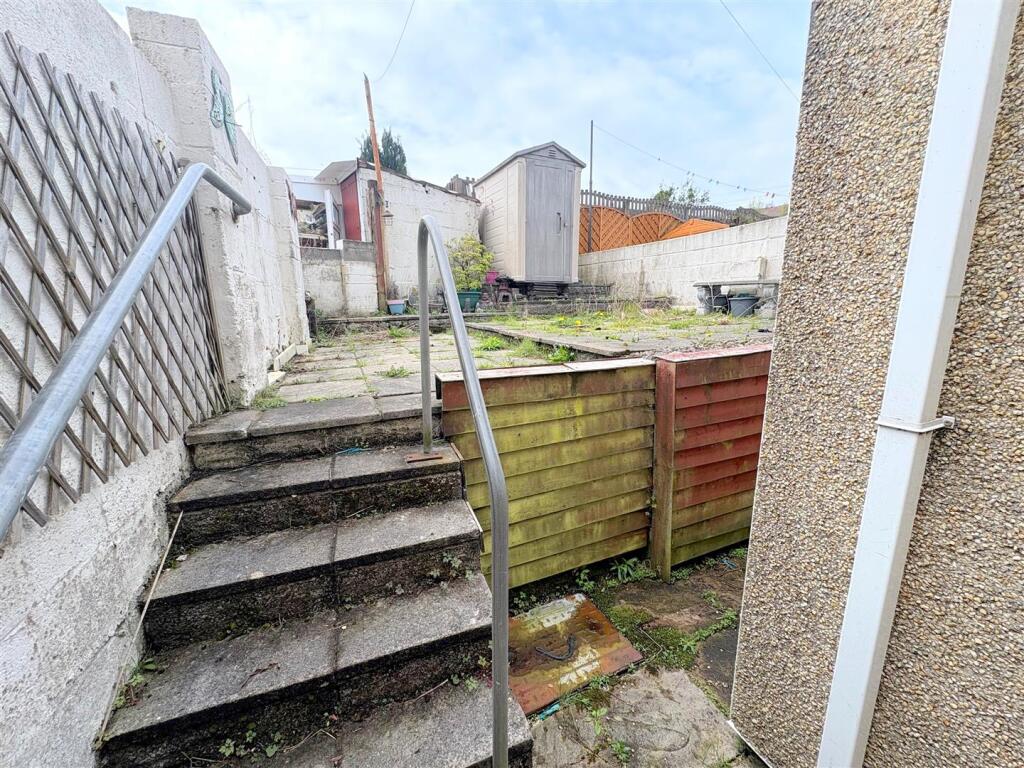 Rear Garden b.jpg