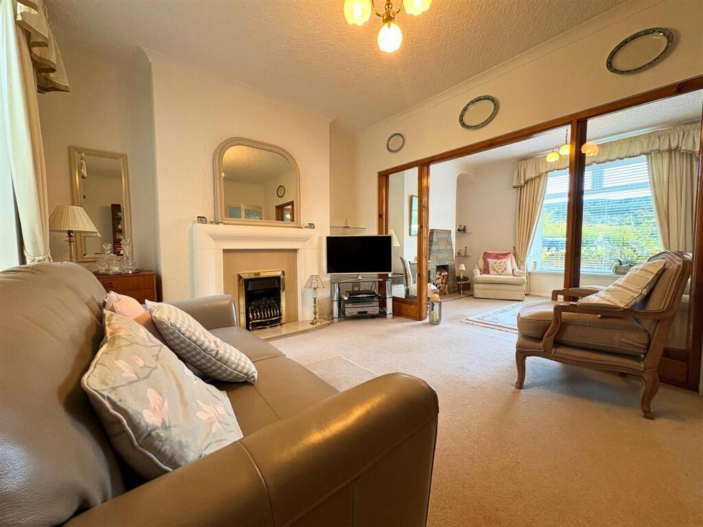 Lounge c (edit).jpg