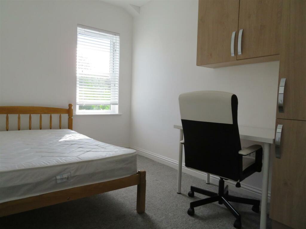 35 Lawson Bed2.JPG