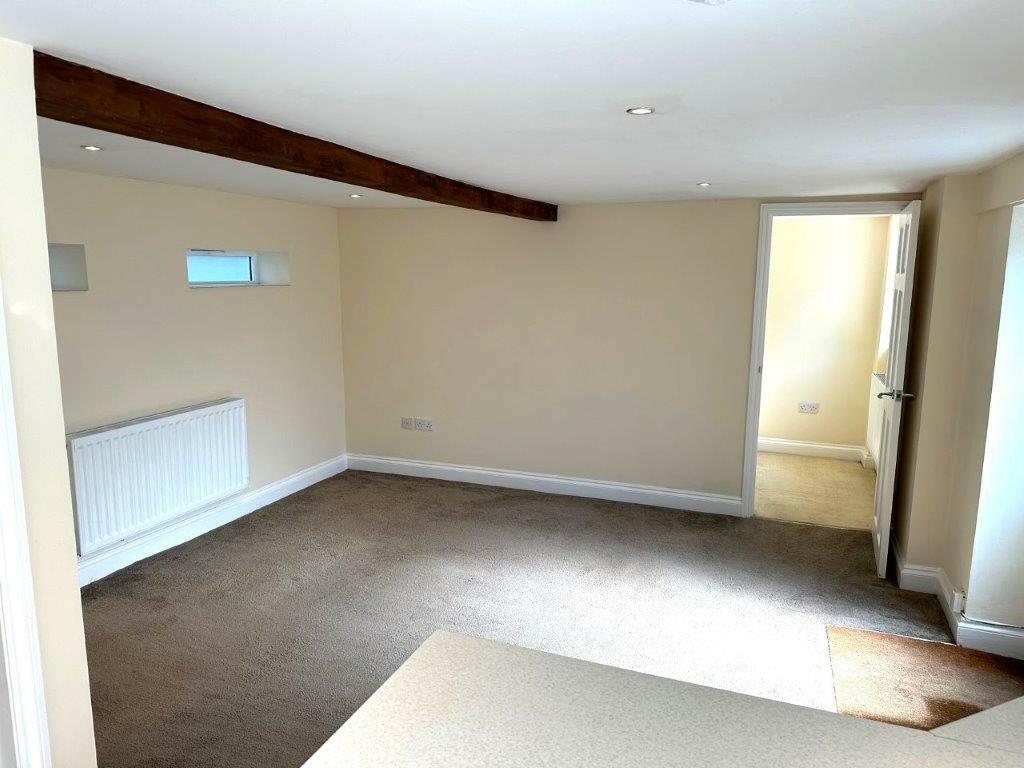 Sitting/dining room