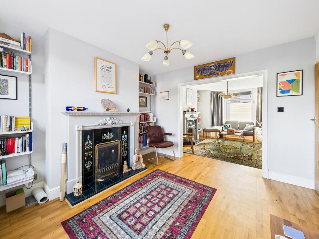 CAM05192G0-PR0185-STILL006