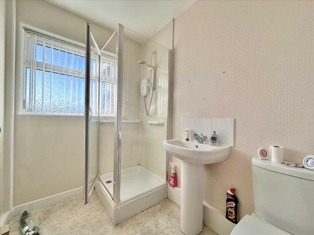 SHOWER ROOM