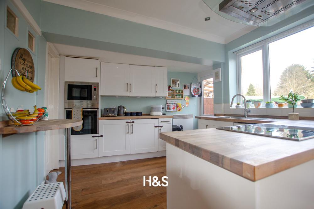 99 Coverdale - kitch.jpg