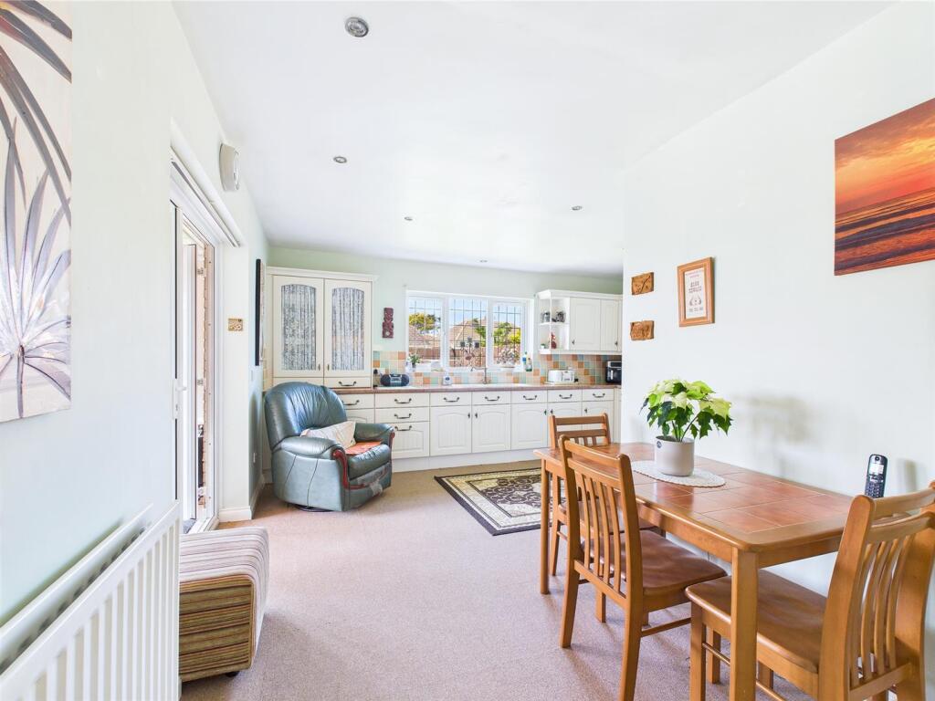 Kitchen/Dining room