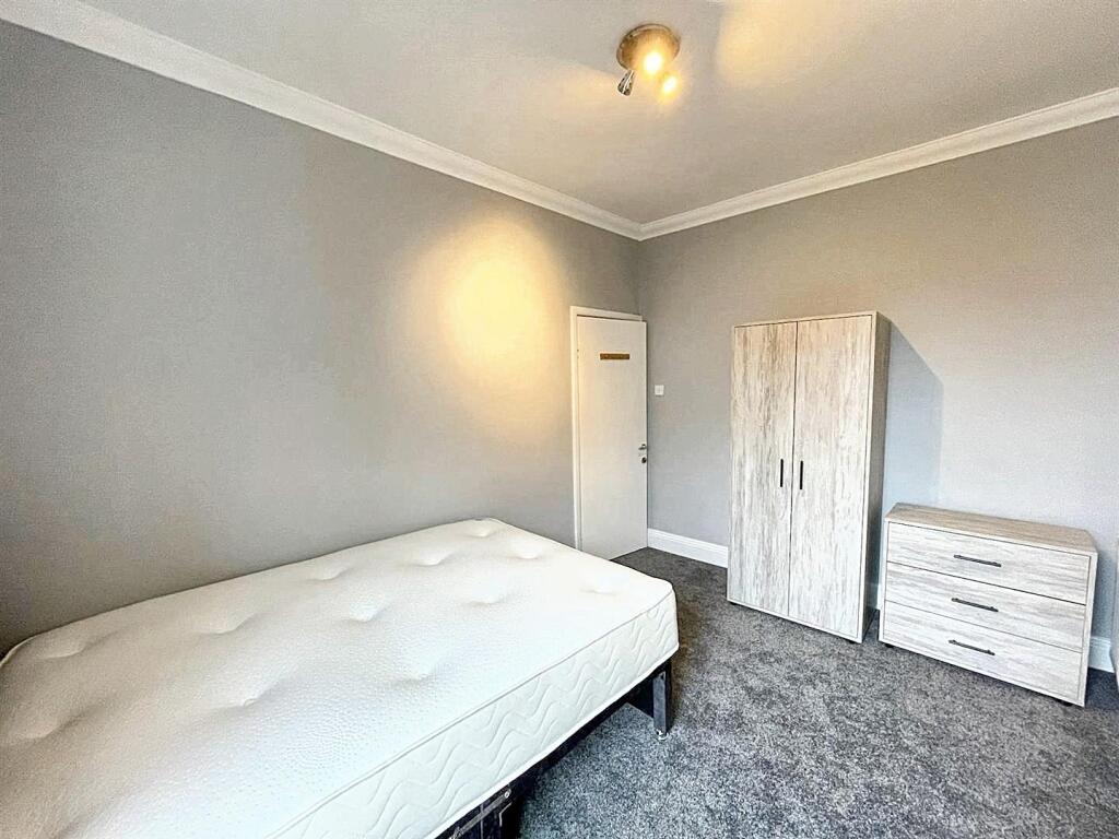 bedroom 2 (2).jpeg