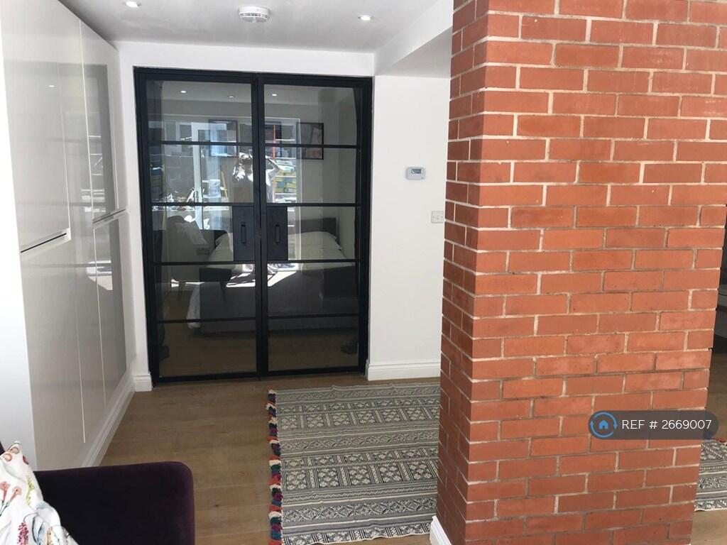 Flat 2: 3 Bed 