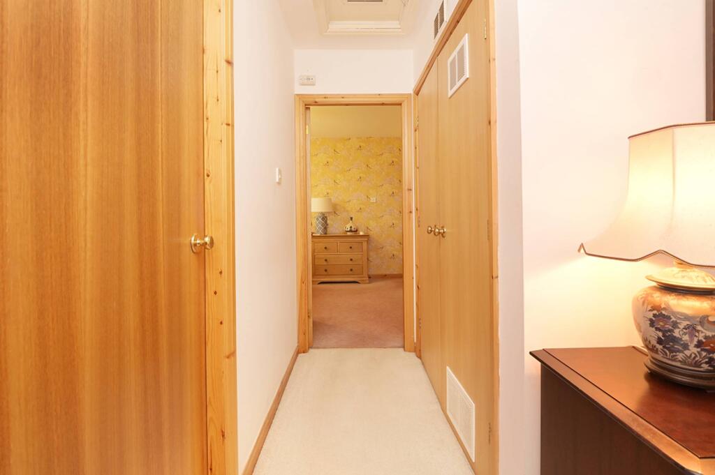 MFL1247876_548.jpg