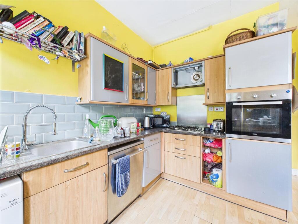 4 - Three-bedroom mid-terrace house.jpg