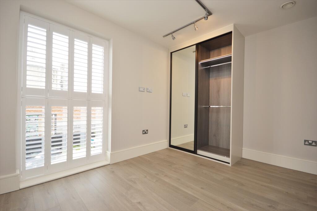 Bedroom 1 (2)