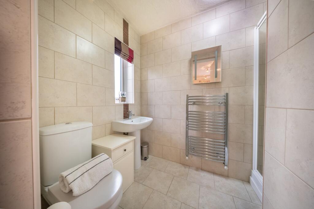 Guest Bedroom ensuite