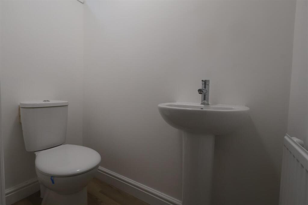 24 edgeworth downstairs toilet .JPG