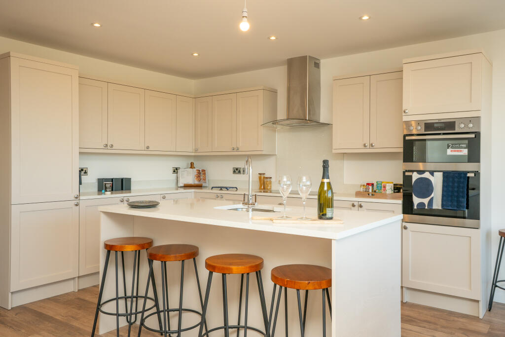 plot8sandhutton9