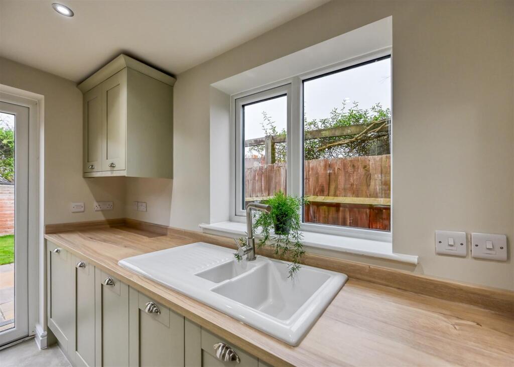 22a Dawley Road-12.jpg