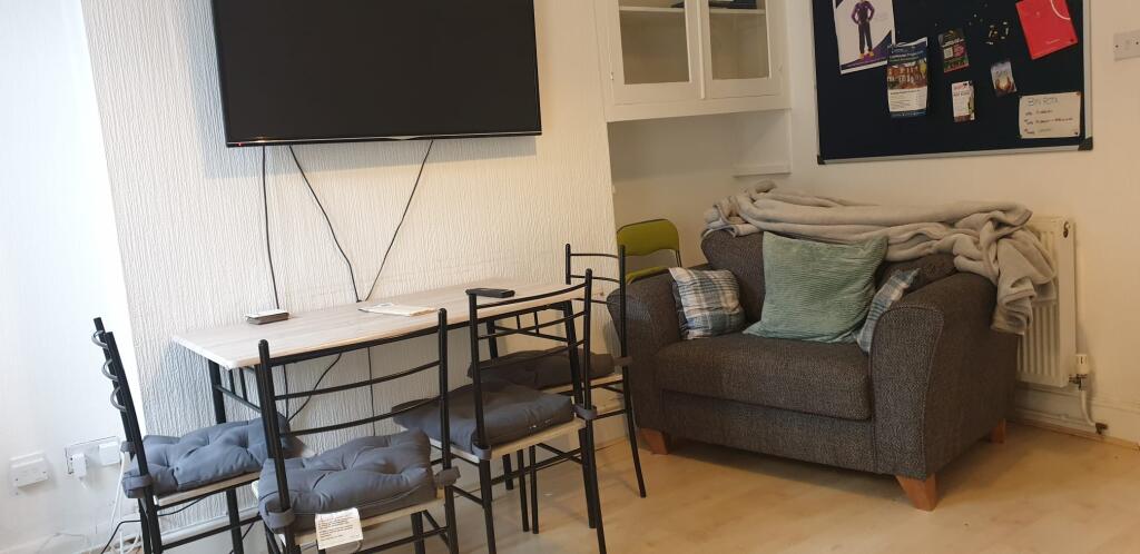 11 Boultham - Living Room.jpeg