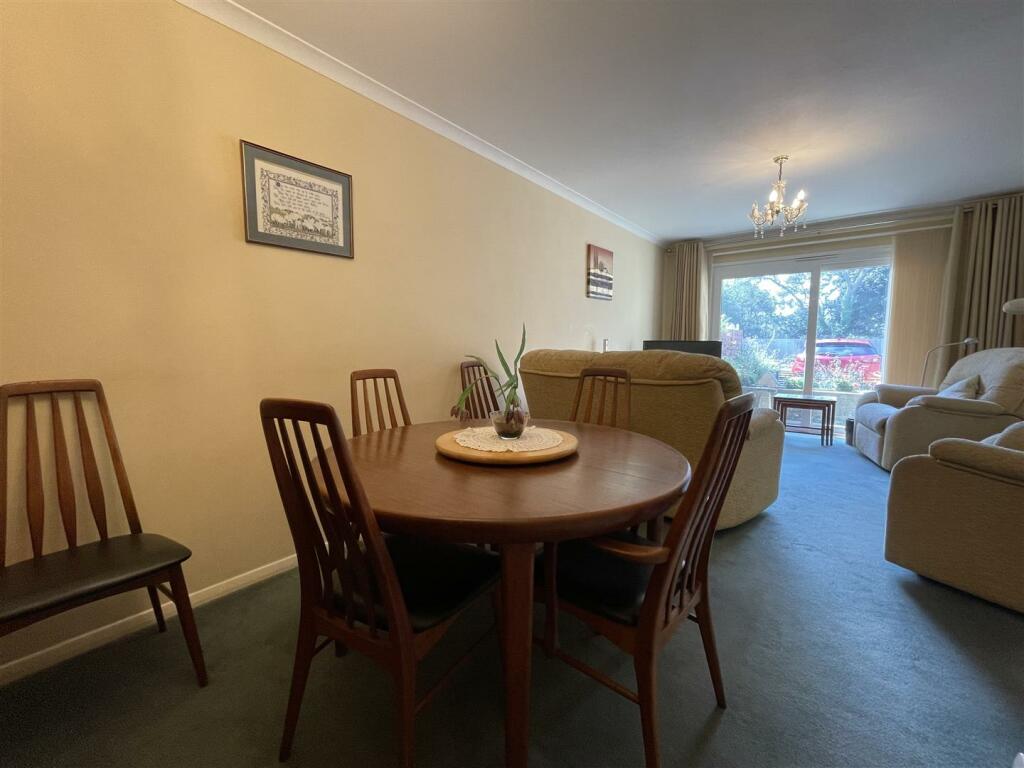 Dining Room 2.JPG
