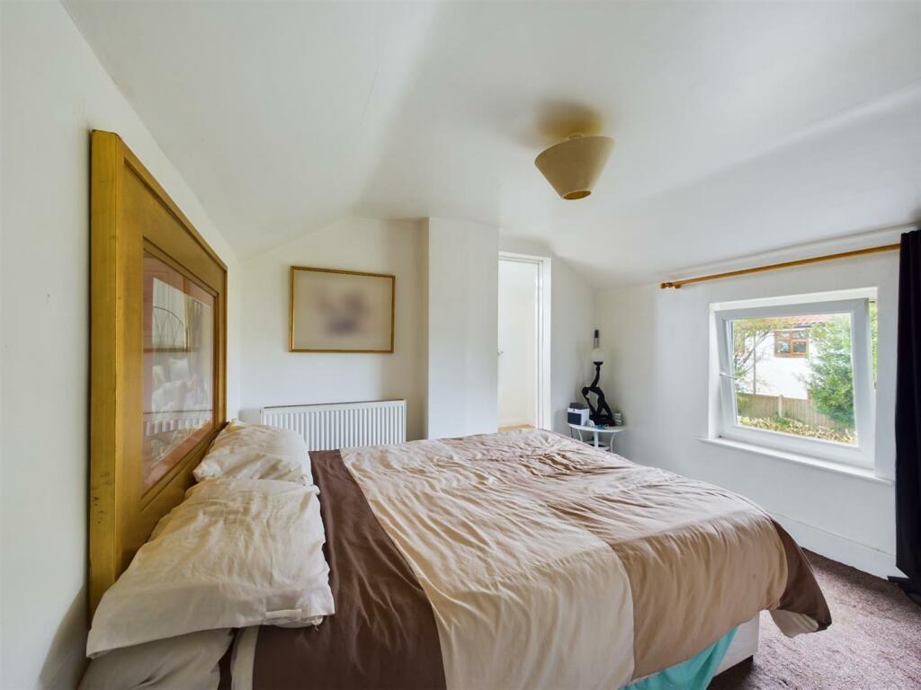 Bedroom 3 (pic 1).jpg