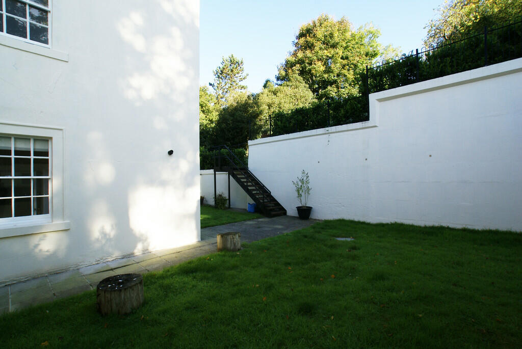 4 castle hill gdn...