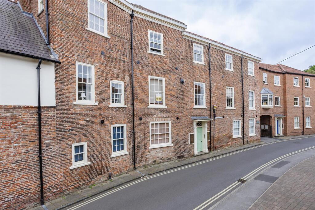 No_8_Trinity_Court__18.jpg